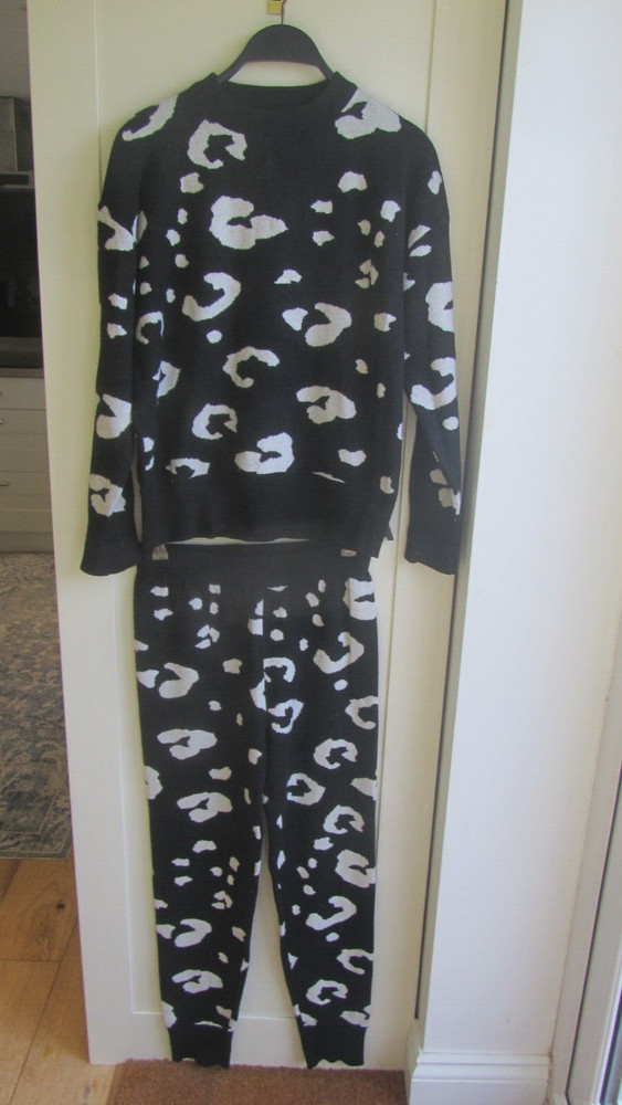 oasis black/white leopard knitted tracksuit size s