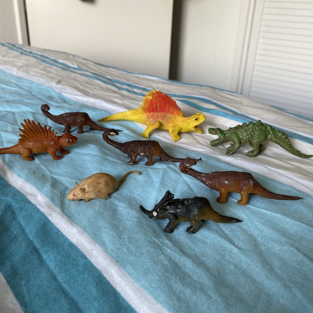 Selection of 8 x plastic / rubber Dinosaurs/ animals