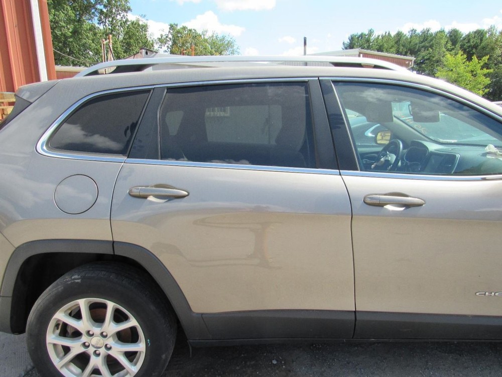 CHEROKEE 2016 Glove Box 1075980