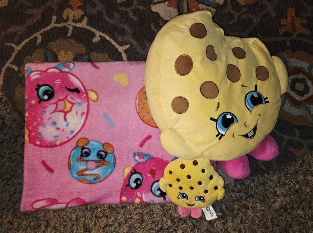Shopkins Kids Throw Blanket And Pillow