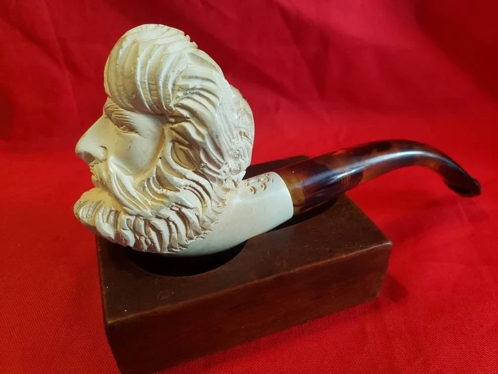 Gorgeous Handcarved Meerschaum Pipe