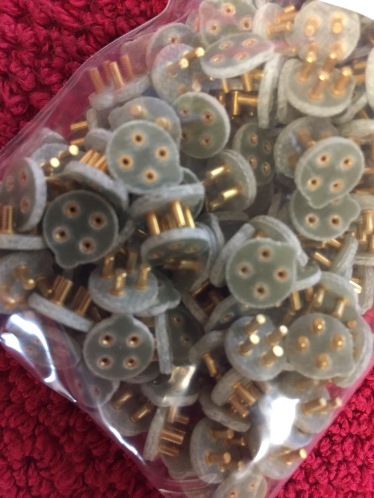 8069-2G3 4 PIN TRANSISTOR  SOCKET   NOS