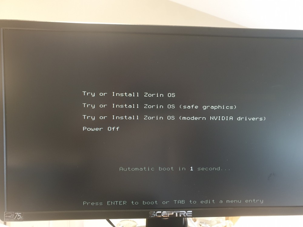 Linux Zorin OS 18 Core, 64-bit, Bootable Live and Install USB Flash Drive