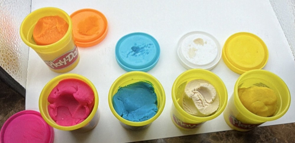 Play-Doh Modeling Compound Assorted Colors Lot of 15