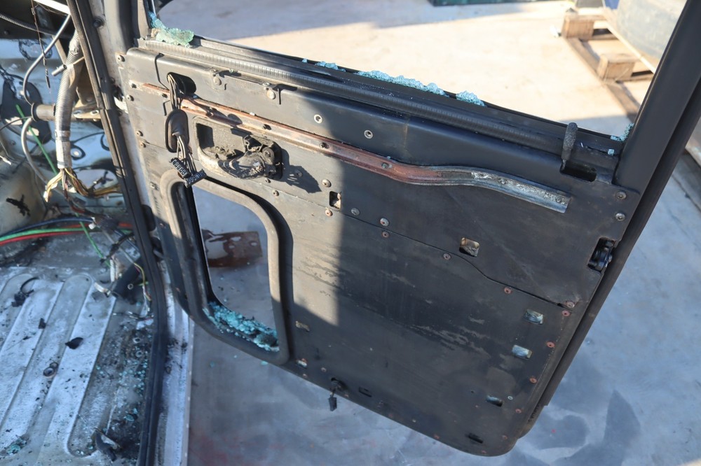 2006-2015 PETERBILT 386 RIGHT PASSENGER SIDE DOOR SHELL PANEL OEM