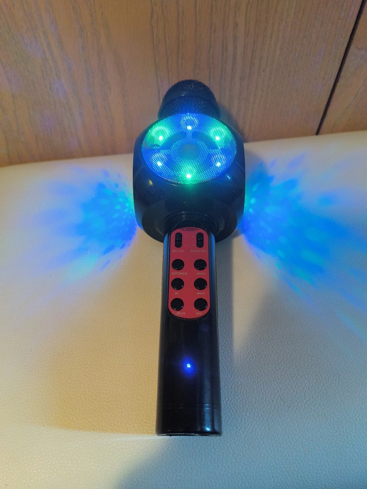 Karaoke Handheld Wireless Microphone Built In Speaker Bluetooth Black/Red Sd USB