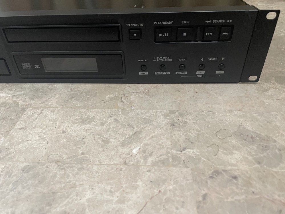 Tascam CD-200iB Balanced CD player / iPod dock