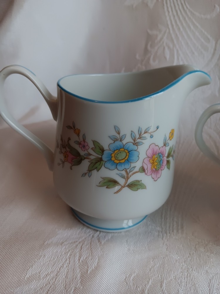 EKCO Lugano Pattern Sugar And Creamer