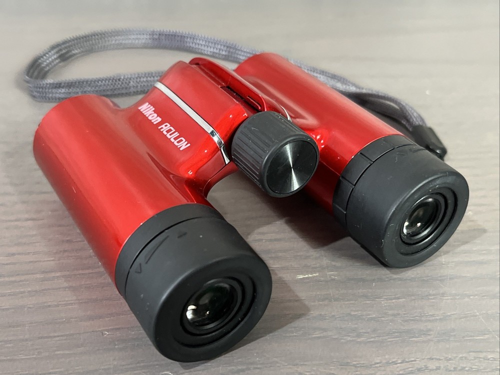 Red Nikon Aculon 8x21 T01 Binoculars