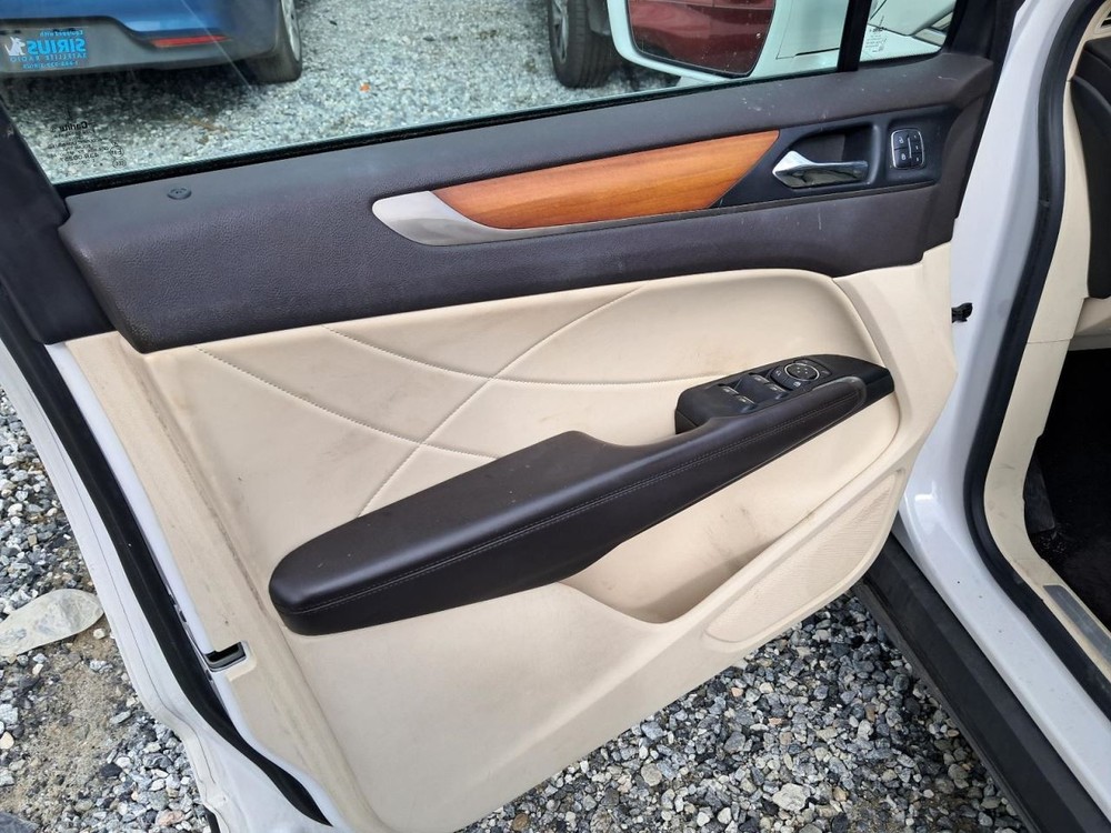 MKC 2016 Glove Box 4815802