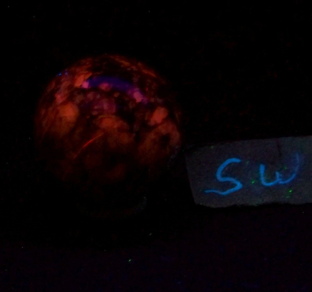Fluorescent Calcite Sphere from AZ 33mm 3844