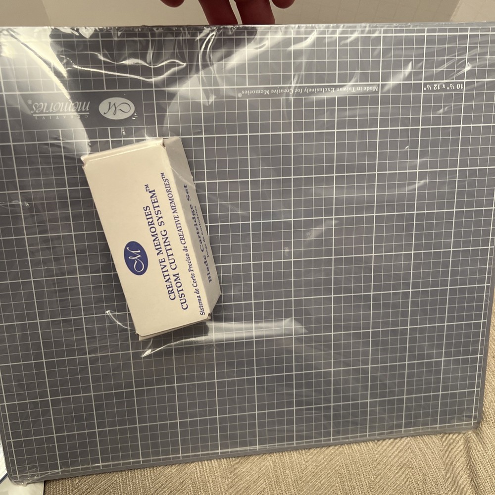 Creative Memories Custom Cutting System 3 Blades Mat + 3 Oval Patterns Teplates