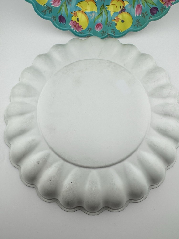 Vintage Retro Easter Theme Plastic Molded Candy Serving Plate Bunny Chick 9 3/4”