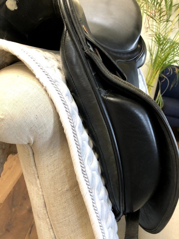 Albion SLK Dressage Saddle. 17" Medium-Wide Tree​