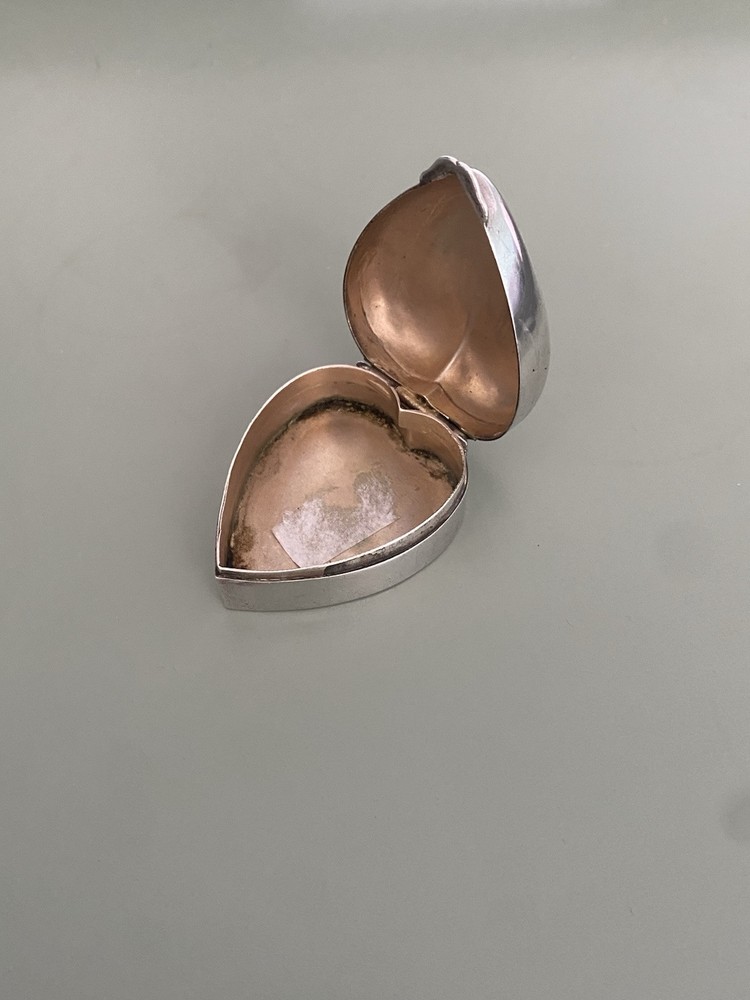 Heart Shape Solid Silver Pill /Trinket Box 1901 Birmingham Levi & Salaman