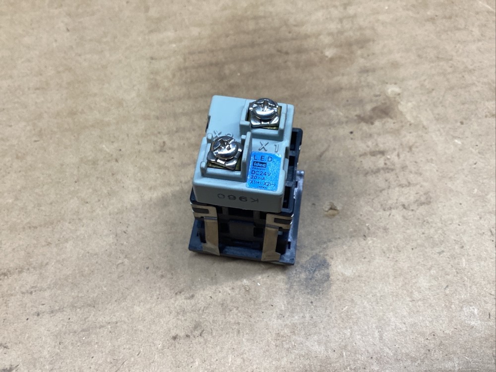 SQUARE IDEC PRIMARY MACHINE LIGHT #807M25