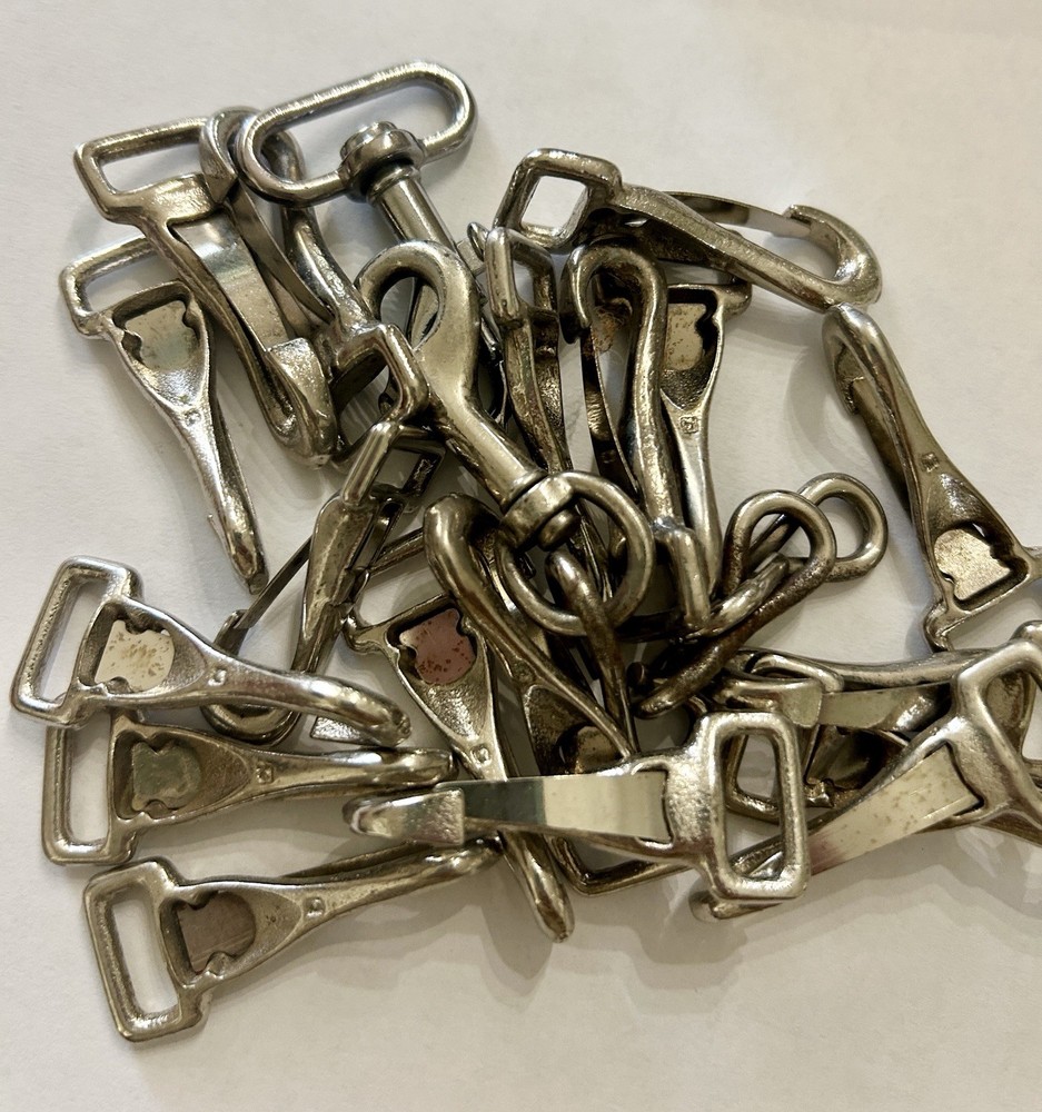 31 Upholstery Clips