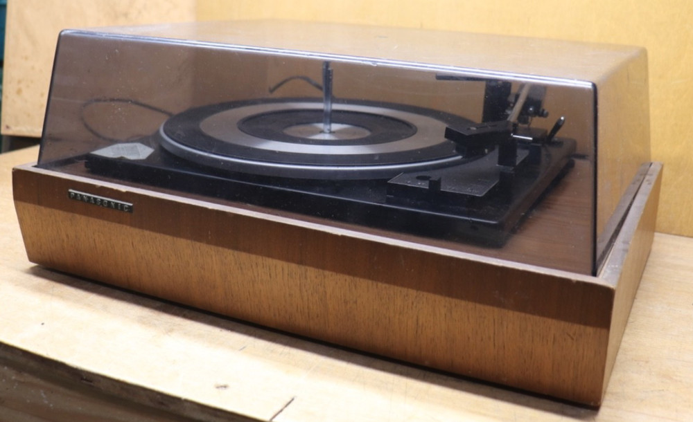 Vintage 1970s Panasonic Automatic Turntable Model RD-7703