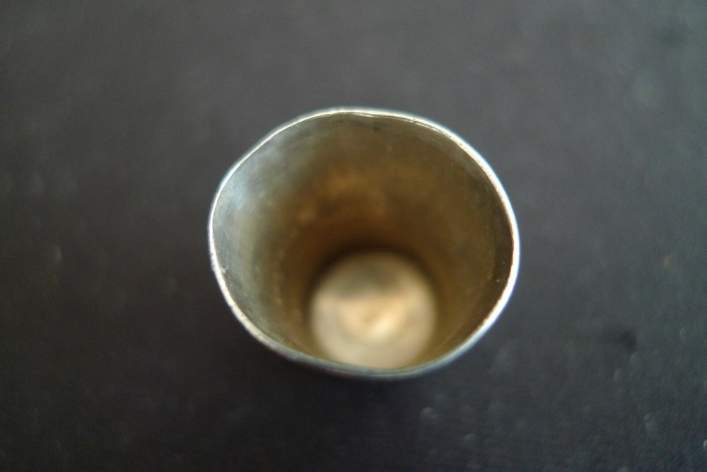 VINTAGE STERLING SILVER SEWING THIMBLE STARS PATTERN DESIGN EDGING SIZE 8