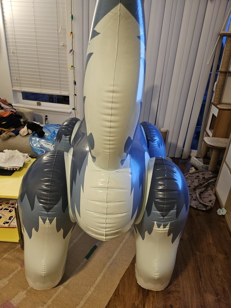 IW Inflatable World Wolf Shiny