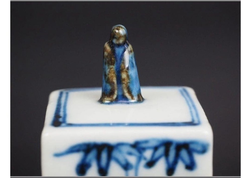 Kutani Ware Suda Seika Incense Container With Signed Box Japan blue white