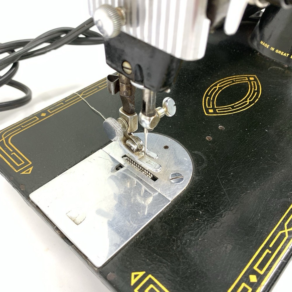 Singer Sewing Machine Model 99K with Foot Pedal - WORKING