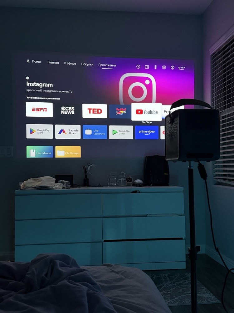 Projector (formovie Mini) + Stand + 120” Screen Bundle