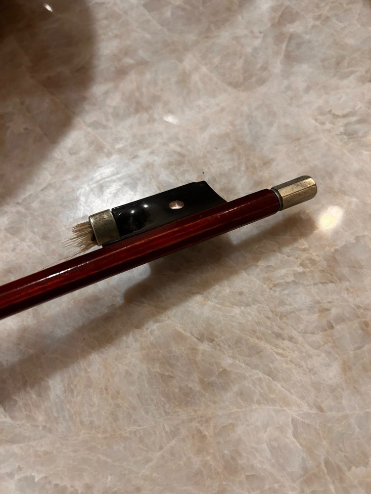 violin bow with mark