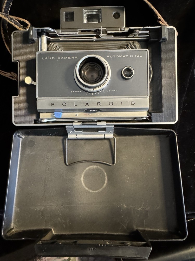 Vintage Polaroid Automatic 100 Land Camera w/ Carry Case & Flash (1966) Untested