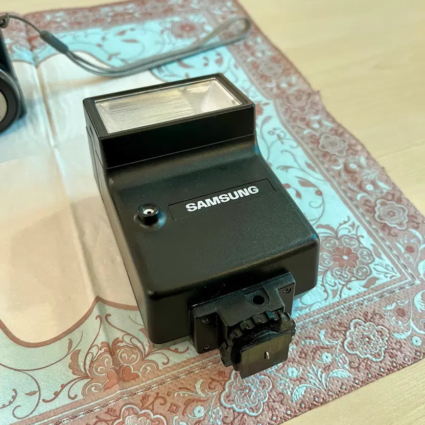 Ricoh Caplio GX Camera + Samsung RE280X Flash Official