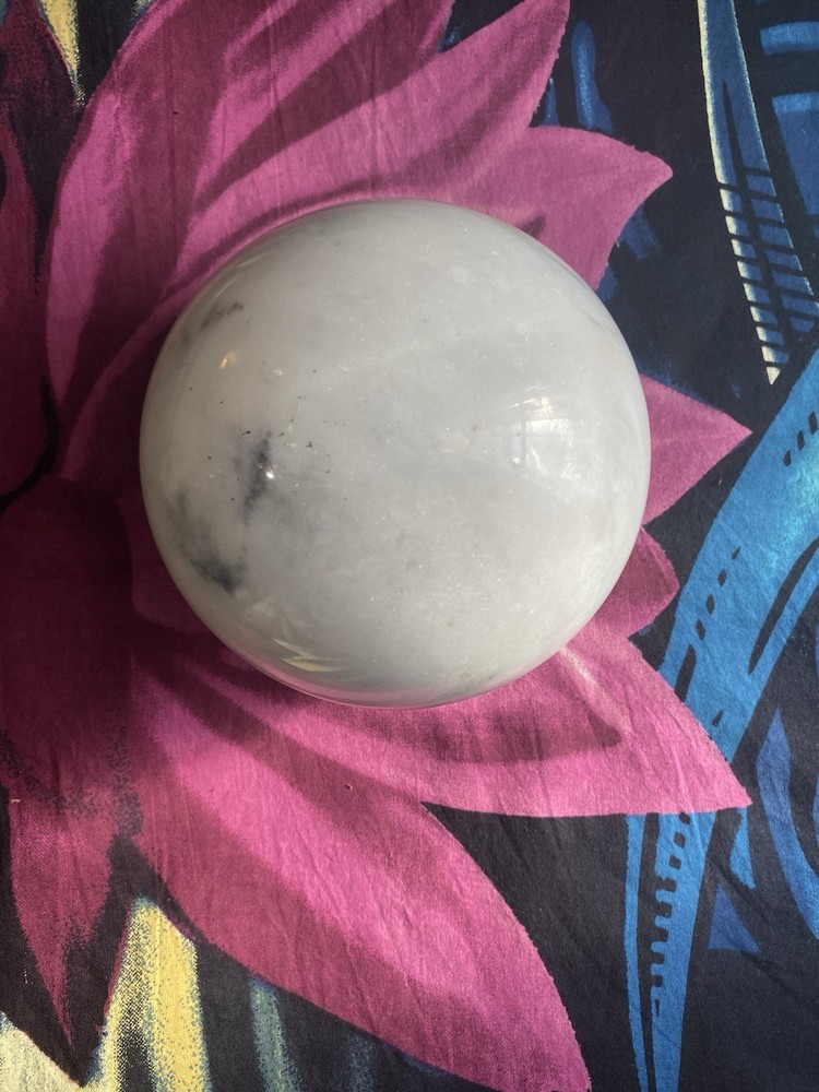 9 LB White Marble Free Standing Sphere