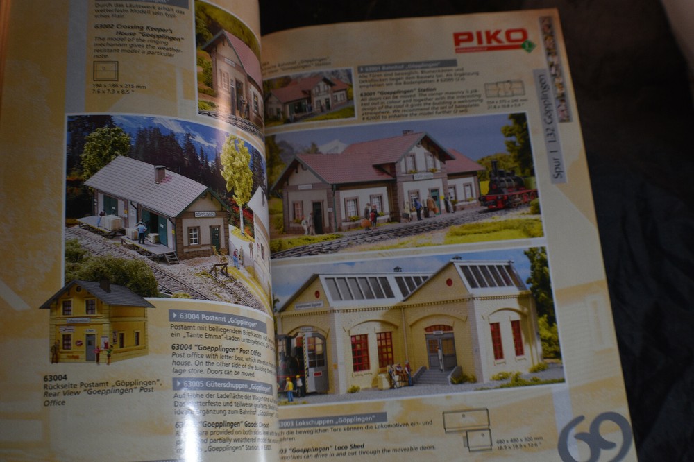 2002 Piko Train Catalog [German & English]