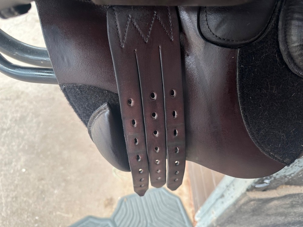 Schleese Jeté Jump Saddle - 17.5"