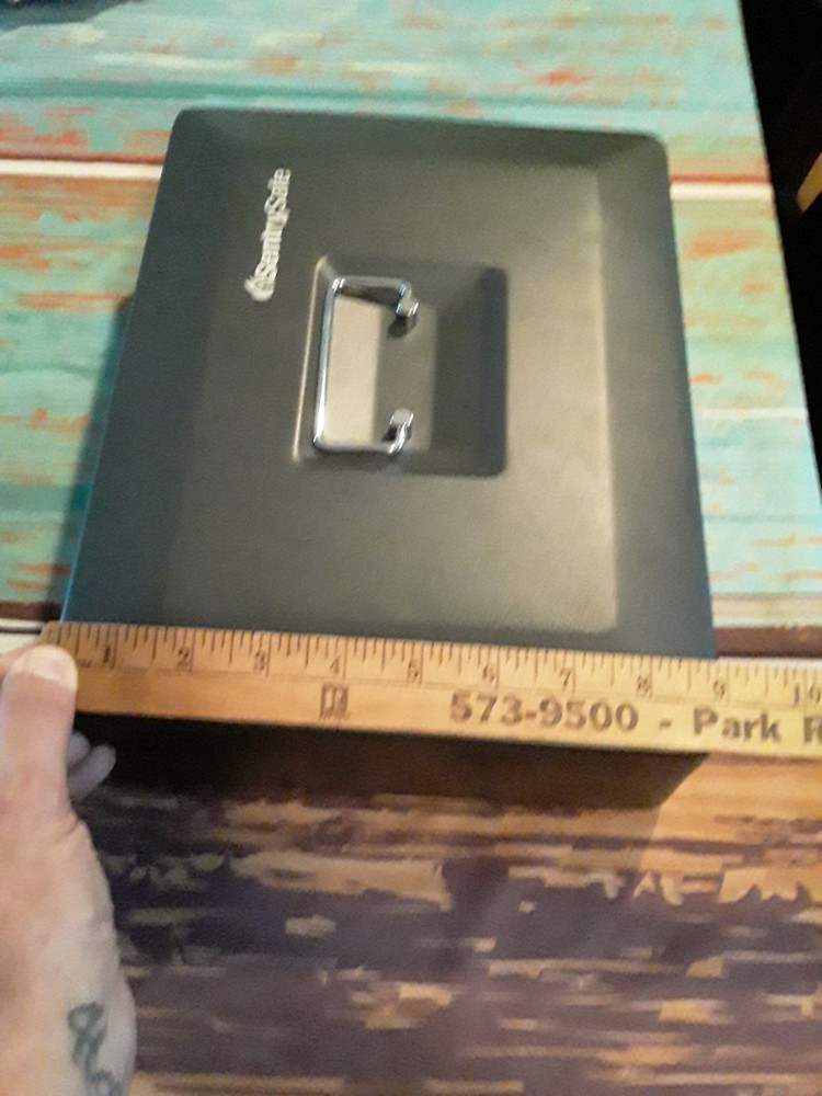 SentrySafe Lock Box with both Keys