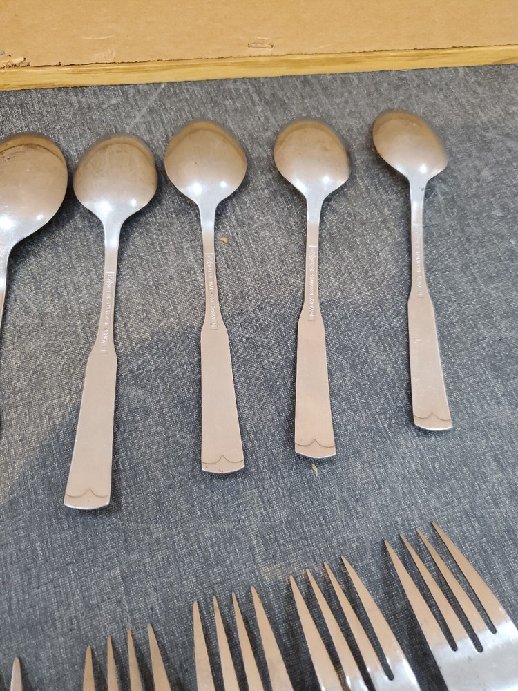 20 Pc Rogers OLDE BOSTON Stainless Dinner Salad Forks Knives Spoons Flatware