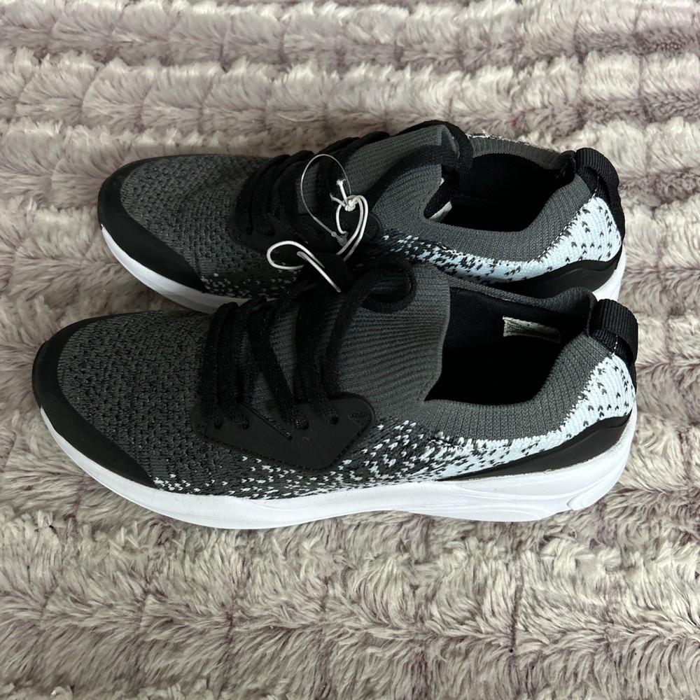 New Cat & Jack Boy Sneaker Size 5