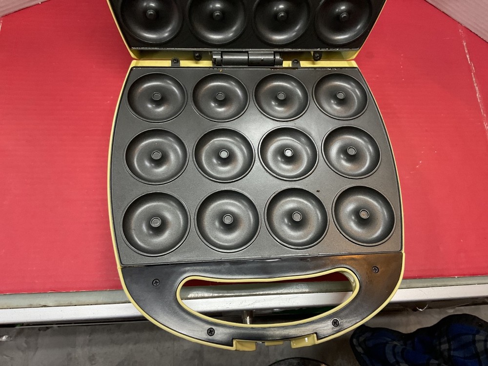 baby cakes donut maker 12 used