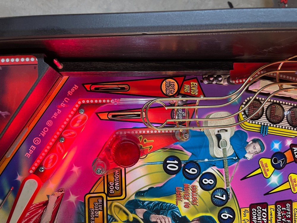 Elvis by Stern Pinball Machine - 2330