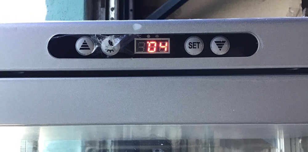 Marchia MVS500 26" Vertical Self Service Refrigerated Display Case
