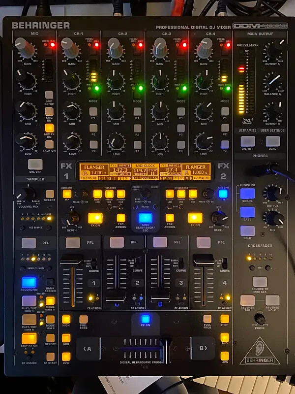 Behringer DDM4000 Professional 5-Channel Digital DJ Mixer w. Sampler & Effects