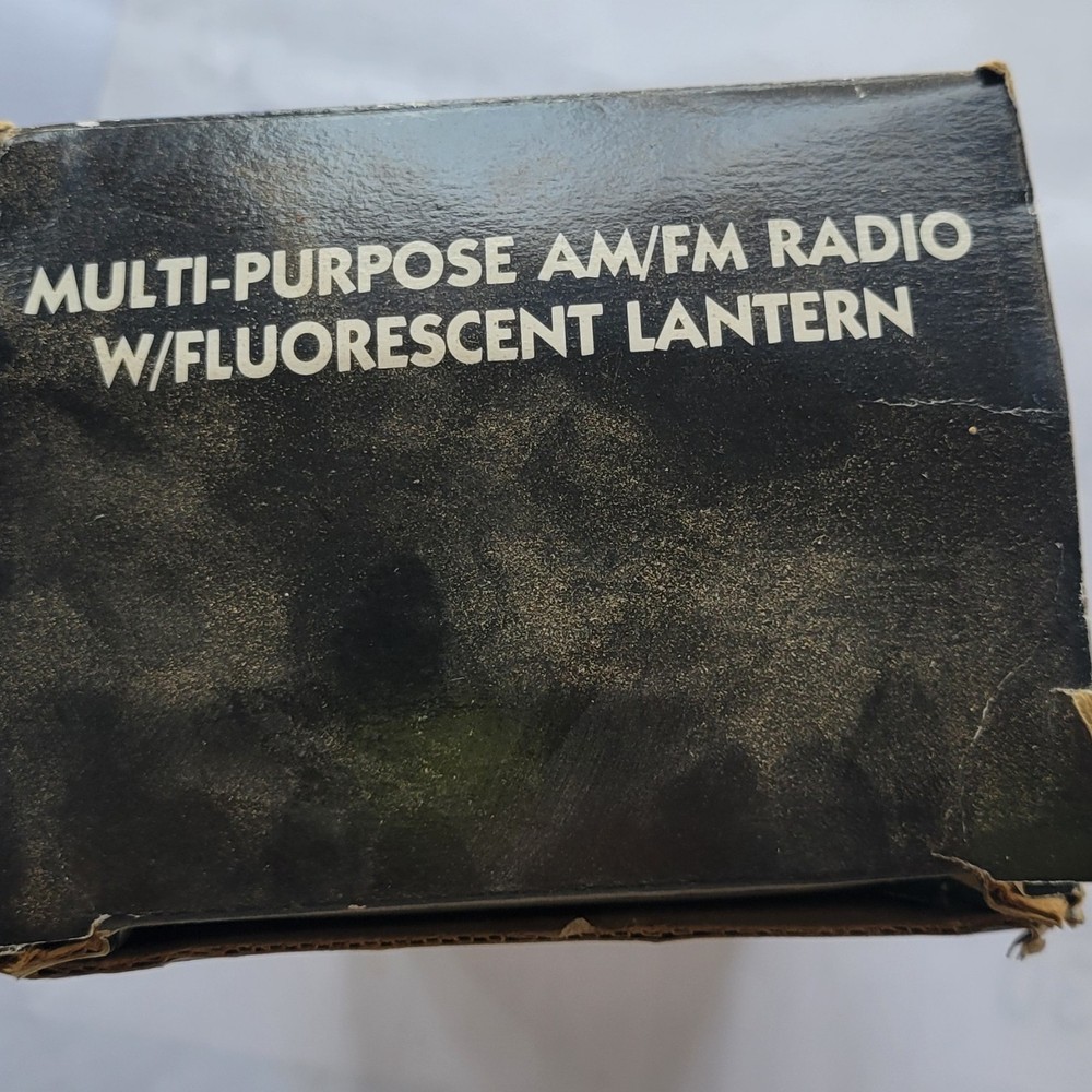 Multi Propose AM/Fm Radio With Lantern.
