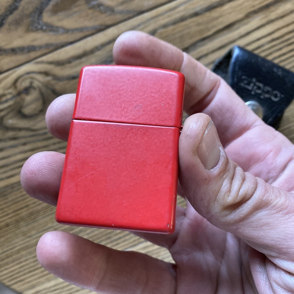 2001 red case zippo lighter with leather pouch works