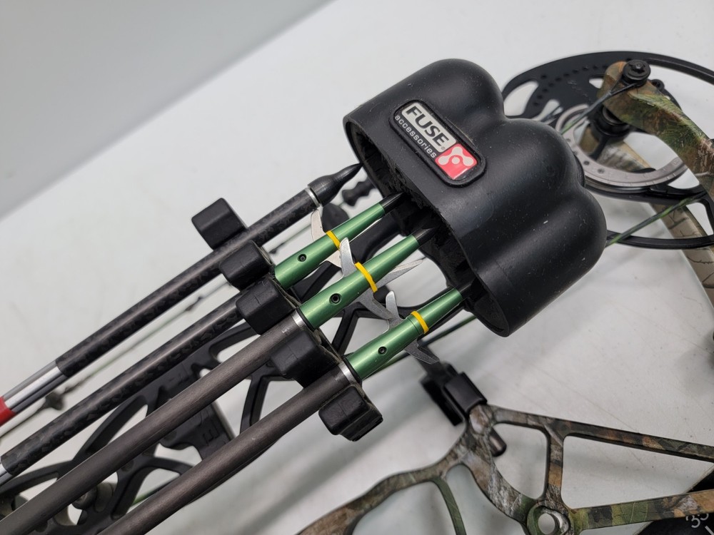 Bear Archery Moment RH Compound Bow 27" 70lbs Draw