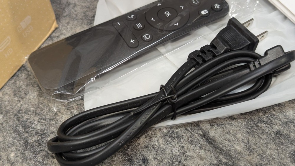 Android F300 White Ultra HD High Dynamic Range Smart Projector + HDMI Cable