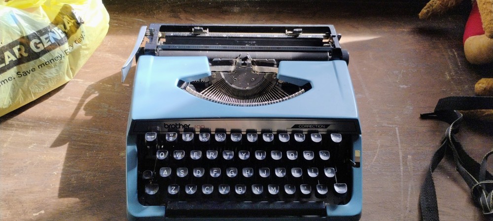 Vintage Brother 100 Corrector Typewriter with Carrying Case/Cover Untested