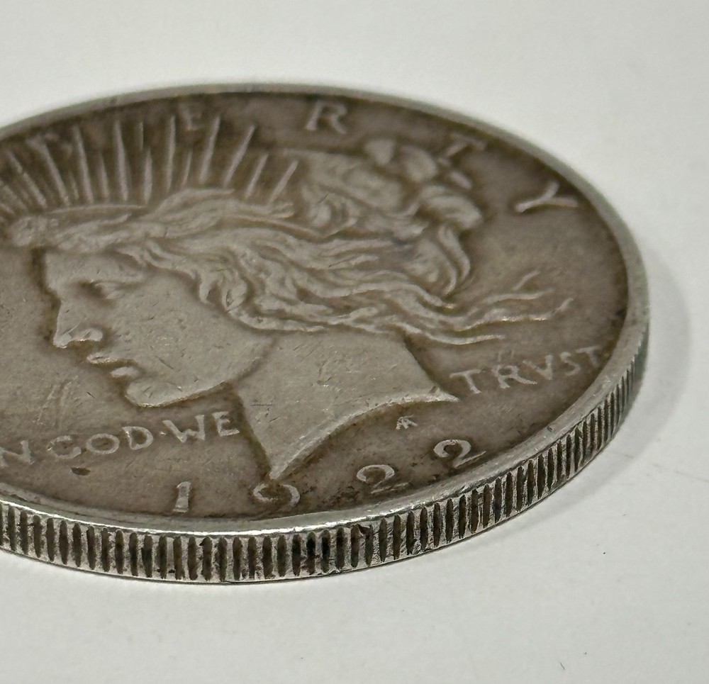 US Silver Coin-1922 PEACE SILVER DOLLAR circulated