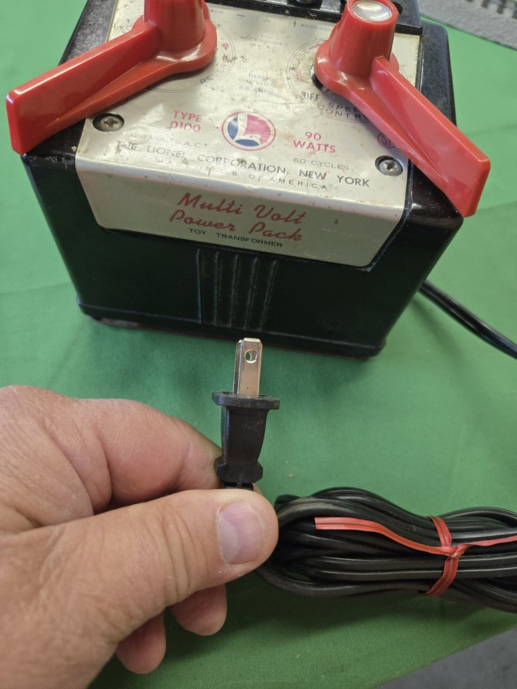 LIONEL Type 0100 90W Refurbished