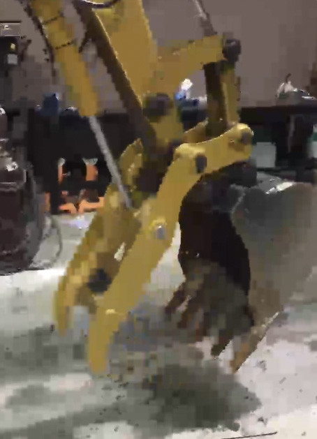 New Direct Link Hydraulic Thumb for a CAT 305.5D CR