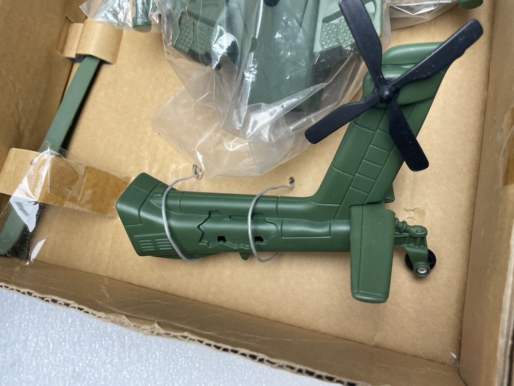 GODZILLA APACHE ATTACK COPTER TOY IN BOX 1998 TRENDMASTERS