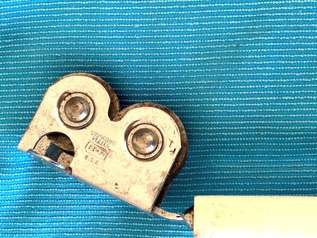 Vintage Ekco Metal Knife Sharpener Pull-Through White Plastic Handle VGUC